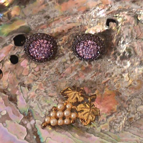 Bundle of Vintage Joan Rivers Earrings and Grape Cluster Pin - Picture 1 of 10